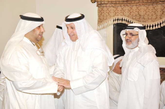 صلاح اللهو يتلقى التهنئة﻿ من بو عبدالوهاب الشطي