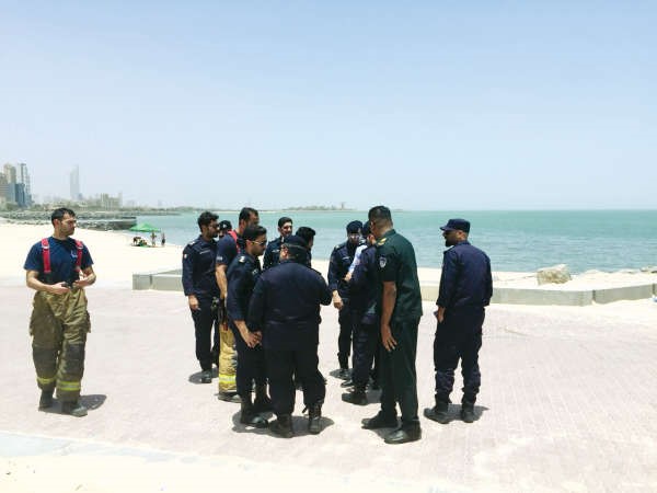 رجال الاطفاء عقب انتهاء الحادث﻿