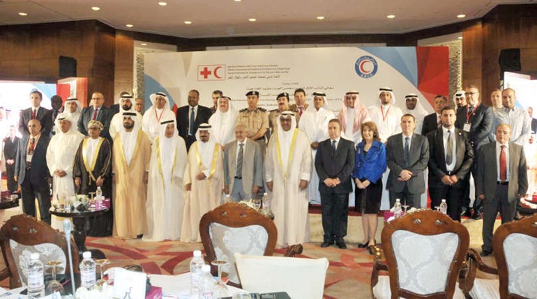السفير جاسم المباركي ودهلال الساير يتوسطان الحضور﻿