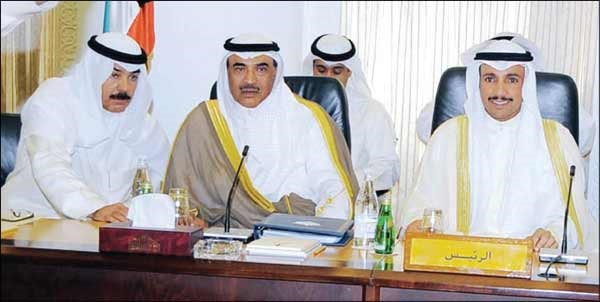 رئيس مجلس الامة مرزوق الغانم والشيخ صباح الخالد والشيخ محمد الخالد خلال اجتماع السلطتين امس