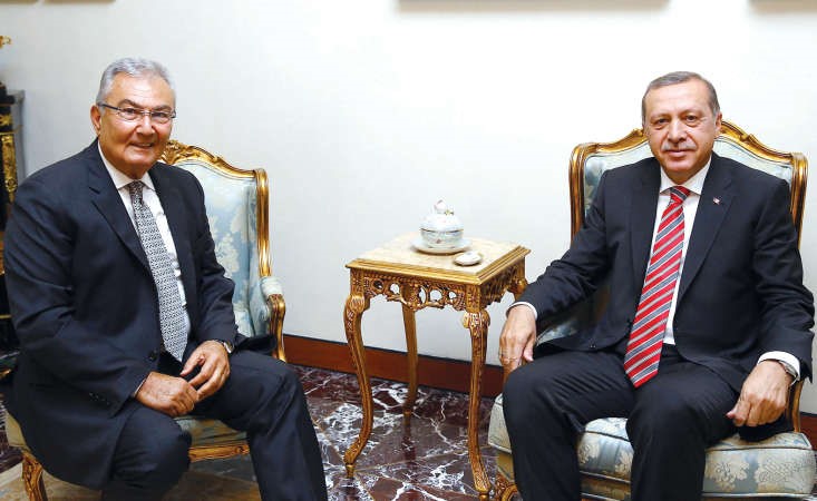 الرئيس التركي رجب طيب اردوغان مستقبلا دينيز بايكال الرئيس السابق لحزب الشعب الجمهوري المعارض في انقرة امساپ﻿