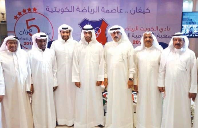 عبدالعزيز المرزوق الى جانب خالد وفهد الغانم ووليد الراشد عقب الجمعية العمومية﻿