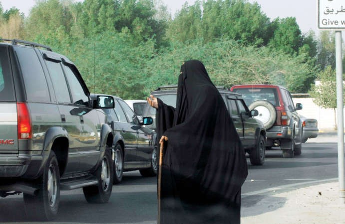مع قدوم الشهر الكريم ينتشرون في الشوارع وأمام المساجد المتسولون