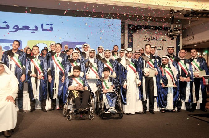 عدد من الطلبة المكرمين﻿
