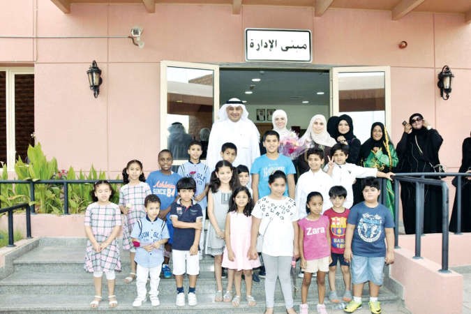 دمطر المطيري مع اعضاء الحدائق في دار المسنين
