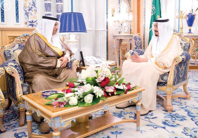 خادم الحرمين الشريفين الملك سلمان بن عبدالعزيز خلال استقباله سمو رئيس مجلس الوزراء الشيخ جابر المبارك﻿