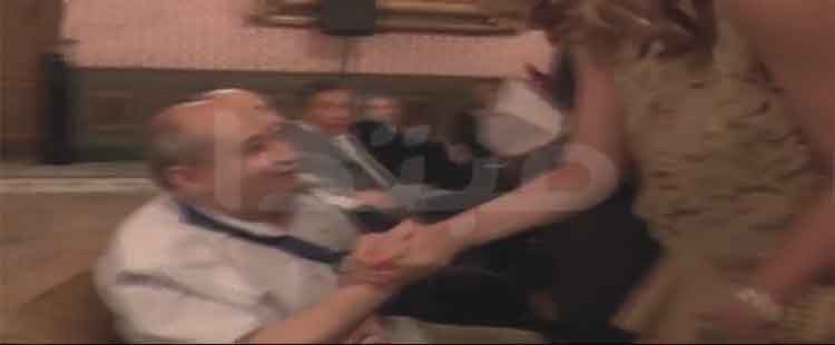 بالفيديو.. بسبب فستانها القصير.. وحيد حامد لإيناس الدغيدى: "انتي فرسة قدامي"