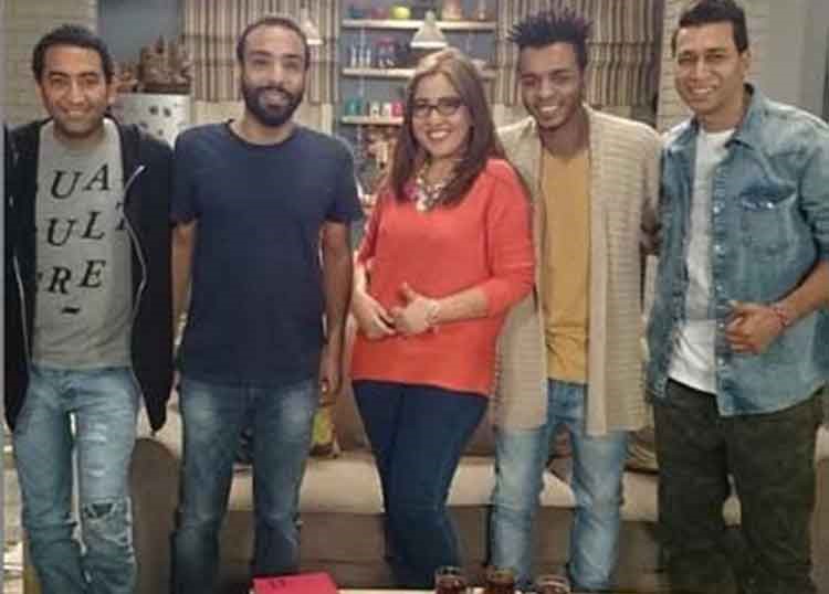 صورة: مي كساب تصف منتقديها وأوكا بالكلاب