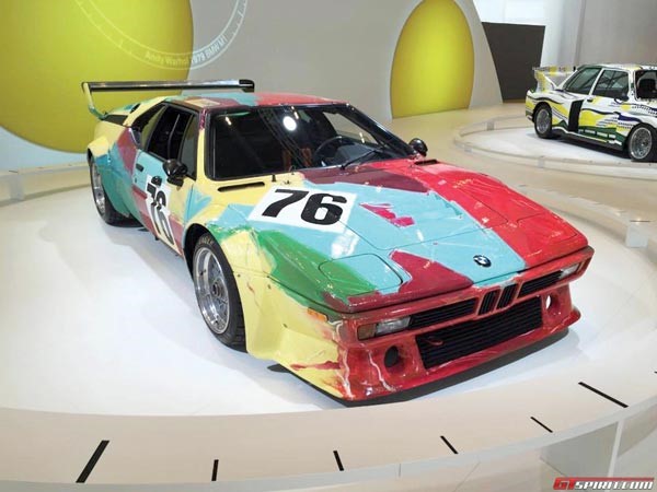 BMW تحتفل بأربعين عاماً من الأعمال الفنية على سياراتها
