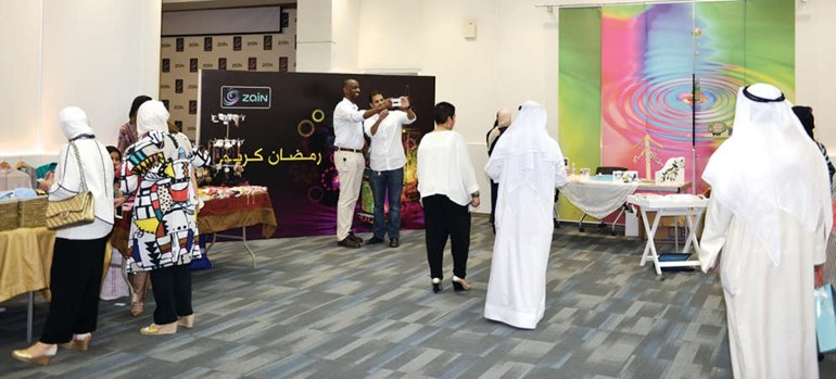 «زين» نظمت معرض «البازار الرمضاني» لموظفيها