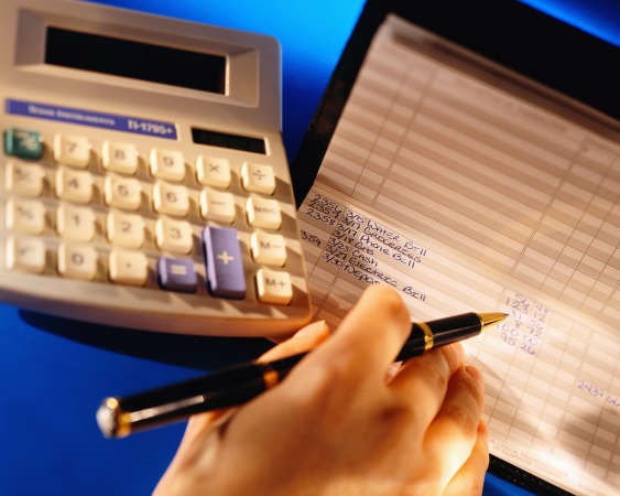 أداة مجانية لإنشاء الفواتير المالية للشركات