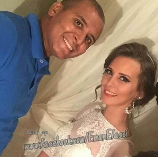 بالصور.. إيمان العاصي تبهر جمهورها بفستان زفافها