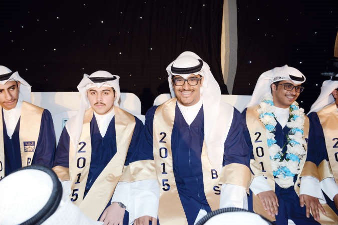 عدد من الخريجين