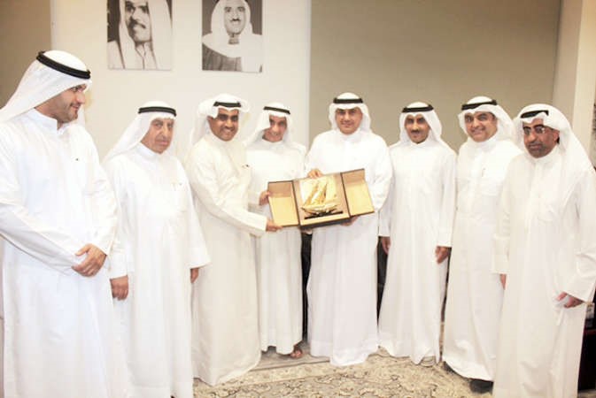 درع تكريمية للدكتور مطر المطيري﻿