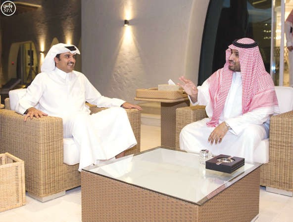 صاحب السمو الشيخ تميم بن حمد ال ثاني امير دولة قطر مستقبلا صاحب السمو الملكي الامير محمد بن سلمان بن عبدالعزيز ولي ولي العهد النائب الثاني لرئيس مجلس الوزراء وزير الدفاع السعودي امس الاولواس