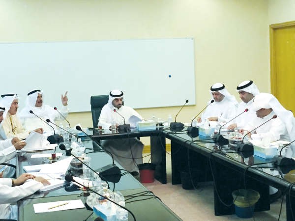 دمشاري المطوطح مترئسا اجتماع لجنة التسميات 