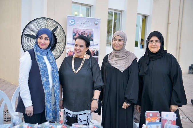 فاطمة الامير مع عدد من الحضور