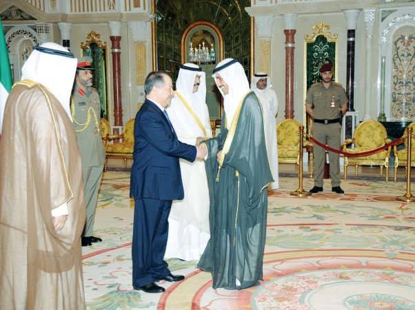 سمو ولي العهد الشيخ نواف الاحمد ومسعود البارازاني ورئيس مجلس الامة مرزوق الغانم على هامش مادبة الغداء﻿