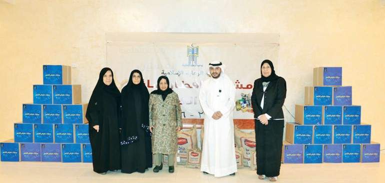 ومع موظفي جمعية الرعاية الاسلامية