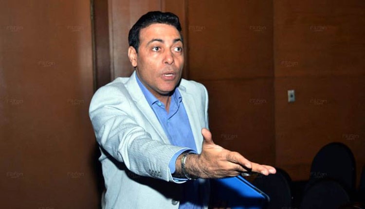 محمد الغيطي منفعلا في احتفالية تكريم نجيب الريحاني