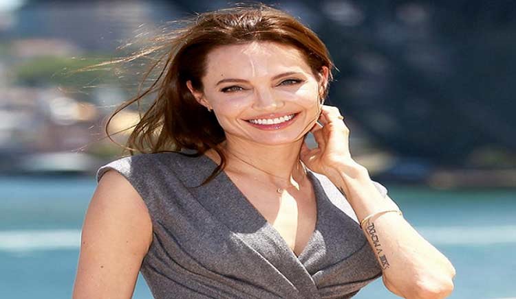 بالصور.. أنجلينا جولي تنشر صورًا نادرة لها في عيد ميلادها الأربعين