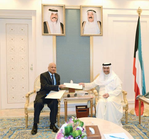سمو رئيس الوزراء مستقبلا السفير المصري عبدالكريم سليمان﻿