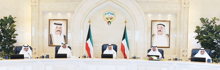 سمو رئيس الوزراء الشيخ جابرالمبارك مترئسا اجتماع مجلس الوزراء بحضور الشيخ صباح الخالد والشيخ محمد الخالد والشيخ خالد الجراح وانس الصالح ﻿