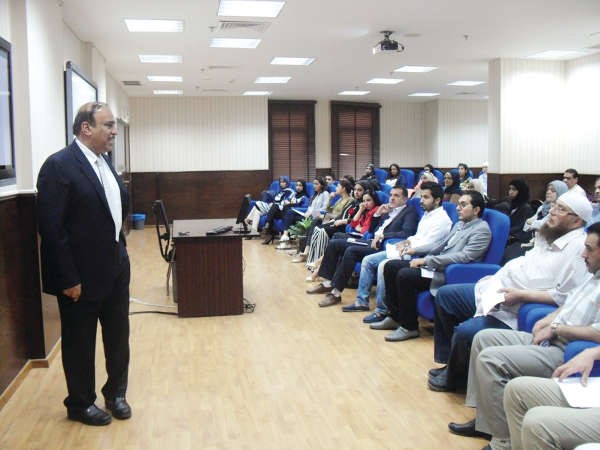د خالد الصالح خلال احدى الدورات﻿