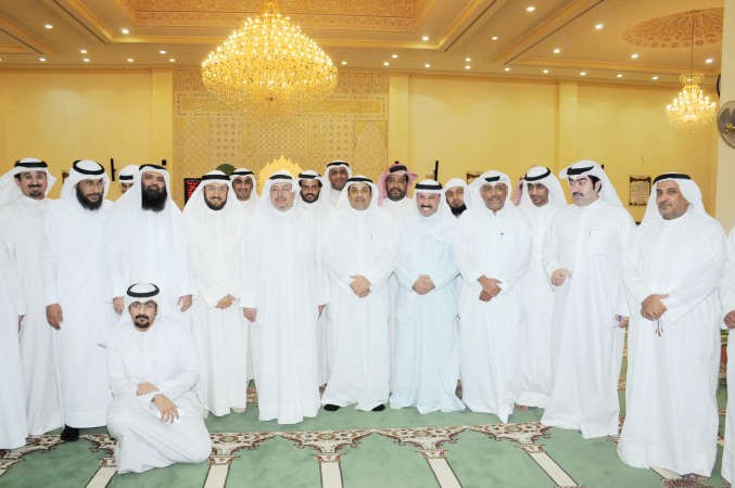 النائب محمد طنا ويعقوب الصانع ودعادل الفلاح ووليد الشعيب وقيادات الاوقاف خلال الجولة التفقدية على احد المساجدانور الكندري