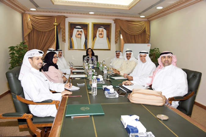 الشيخة امثال الاحمد والفريق مثابت المهنا والفريق اول مالشيخ احمد النواف والفريق الركن مفهد الامير والحضور خلال الاجتماع