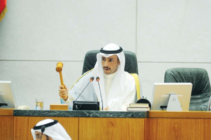 الغانم مفتتحا الجلسة	هاني الشمري﻿