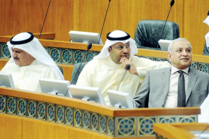 دبدر العيسى ودعلي العبيدي وعيسى الكندري﻿