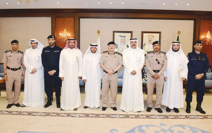 الشيخ احمد النواف مع المشاركين في الاجتماع﻿