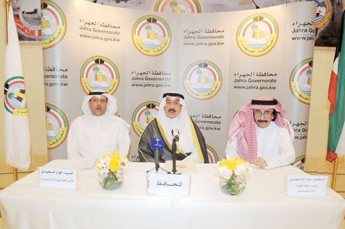 الفريق مفهد الامير ودعبدالله العوضي وفواز السعيدي خلال المؤتمر الصحافي﻿
