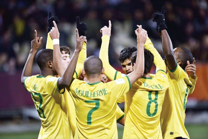 فرحة لاعبي البرازيل بالتاهل للنهائي افب
