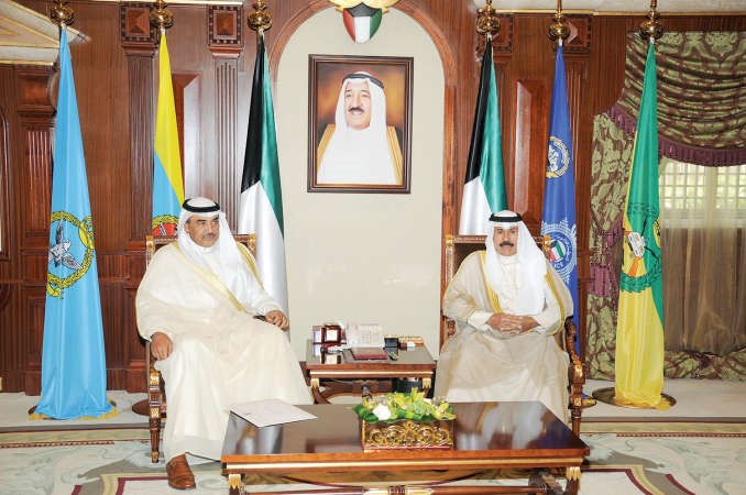 سمو ولي العهد الشيخ نواف الاحمد مستقبلا الشيخ صباح الخالد﻿