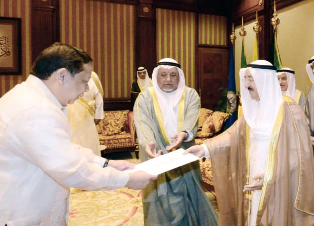 صاحب السمو الامير الشيخ صباح الاحمد يتسلم اوراق اعتماد السفير الفلبيني ﻿