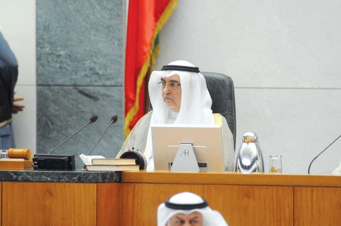 احمد لاري مترئسا جانبا من جلسة امس
﻿