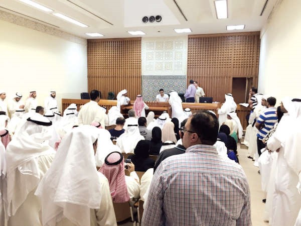 حشد كبير من المزايدين في المزاد العقاري امسمحمود فاروق 