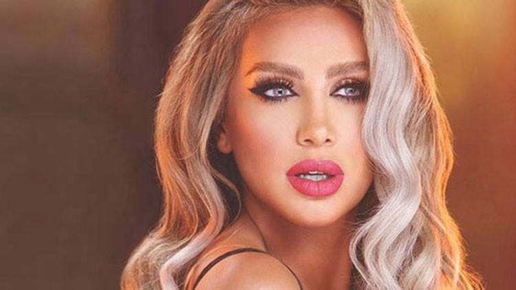 صورة: مايا دياب تجعل ابنتها نسخة مصغرة منها.. بالماكياج وتسريحة الشعر