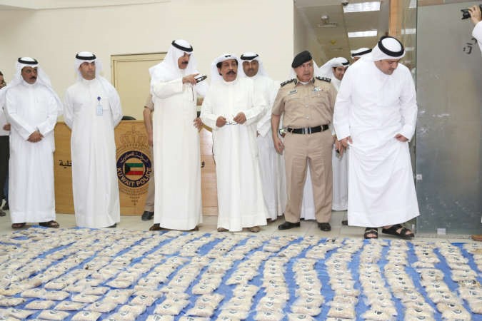 نائب رئيس مجلس الوزراء ووزير الداخلية الشيخ محمد الخالد يوجه اللواء العوضي بتكثيف الجهود لمكافحة المخدرات