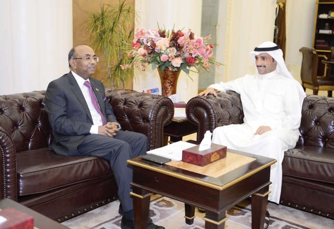 رئيس مجلس الامة مرزوق الغانم مستقبلا السفير الهندي