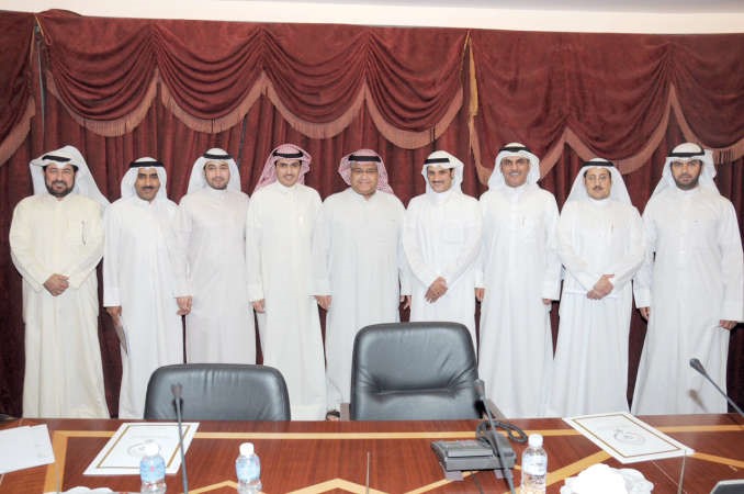 حسن كاظم وسعد الشبو وعدد من المشاركين في الاجتماع