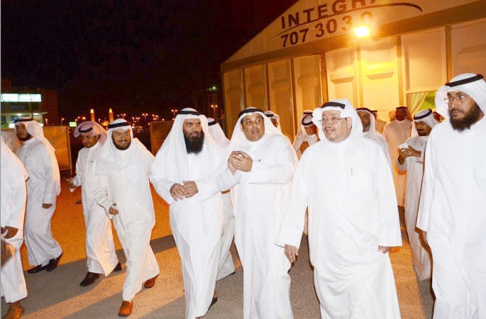الوزير يعقوب الصانع ود عادل الفلاح ووليد الشعيب خلال الجولة 