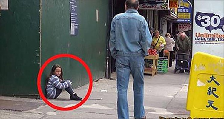 بالفيديو.. رد فعل المارة على مساعدة طفلة تائهة ينتهي بكارثة