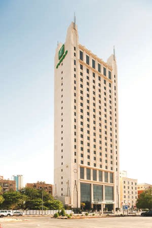 «هوليداي إن كويت داون تاون»: ?مبارك عليكم الشهر وعساكم من عواده