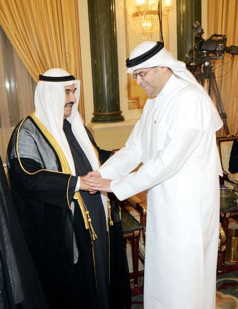 عبدالعزيز اسحاق مهنئا سمو الشيخ ناصر المحمد