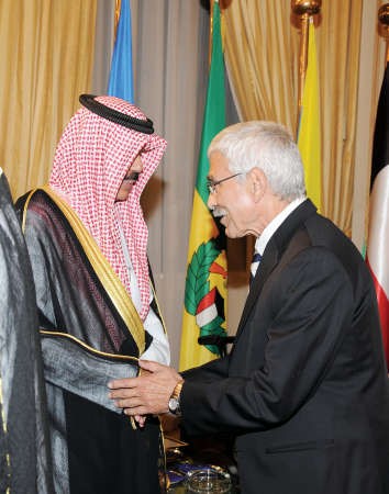 سمو ولي العهد يتلقى تهنئة دعدنان شهاب الدين