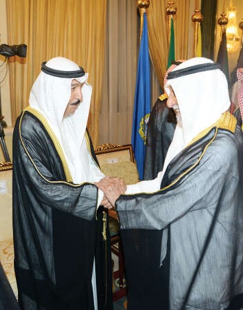 عبدالعزيز الغنام مهنئا الشيخ جابر العبدالله