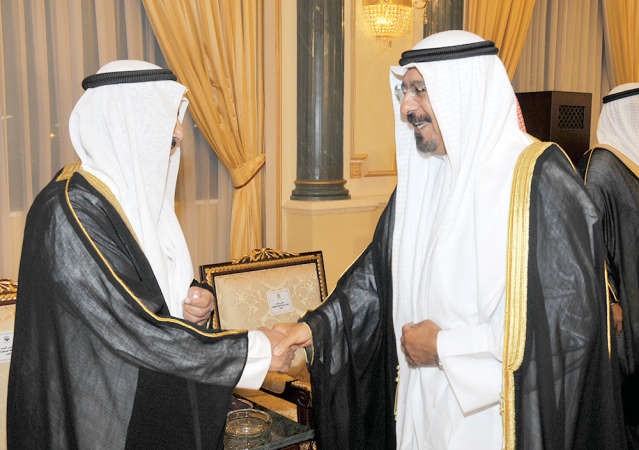 سمو الامير يتلقى تهنئة الشيخ دمحمد الصباح